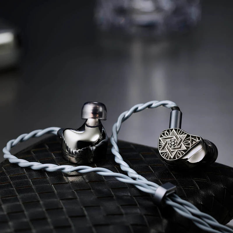 Unique Melody Maven III Moonshard In Ear Monitor