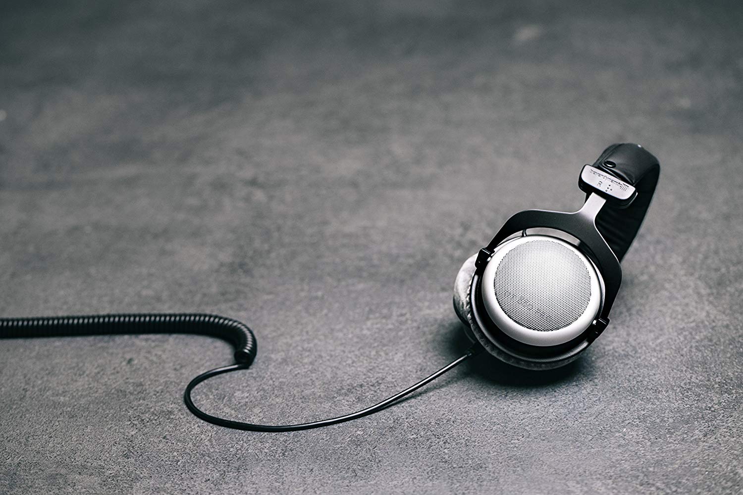 Beyerdynamic DT 880 PRO Monitor Headphones-250 ohms